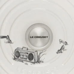 Le Creuset Harlem Toile De Jouy Signature Round Dutch Oven -Le Creuset 21177248351430 3 zoom lid