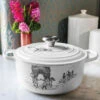 Le Creuset Harlem Toile De Jouy Signature Round Dutch Oven