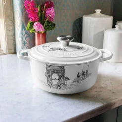 Le Creuset Harlem Toile De Jouy Signature Round Dutch Oven -Le Creuset 24029024835041 rdo 2