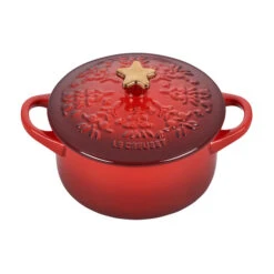 Le Creuset Noël Collection Mini Cocotte With Star Knob 13 Le Creuset Noël Collection Mini Cocotte With Star Knob -Le Creuset 24 MiniCoc Cerise