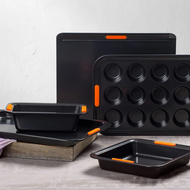 Le Creuset Nonstick Metal Bakeware 5-Piece Set 2 Le Creuset Nonstick Metal Bakeware 5-Piece Set - Image 2