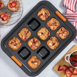 Le Creuset 12-Cup Brownie Pan 12 Le Creuset 12-Cup Brownie Pan -Le Creuset MB301 g1