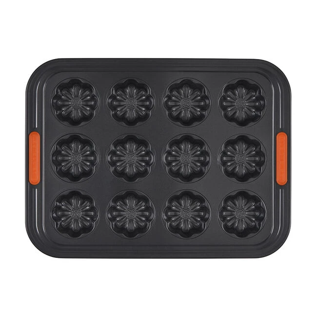 Le Creuset Flower Cakelet Pan 3 Le Creuset Flower Cakelet Pan - Image 3