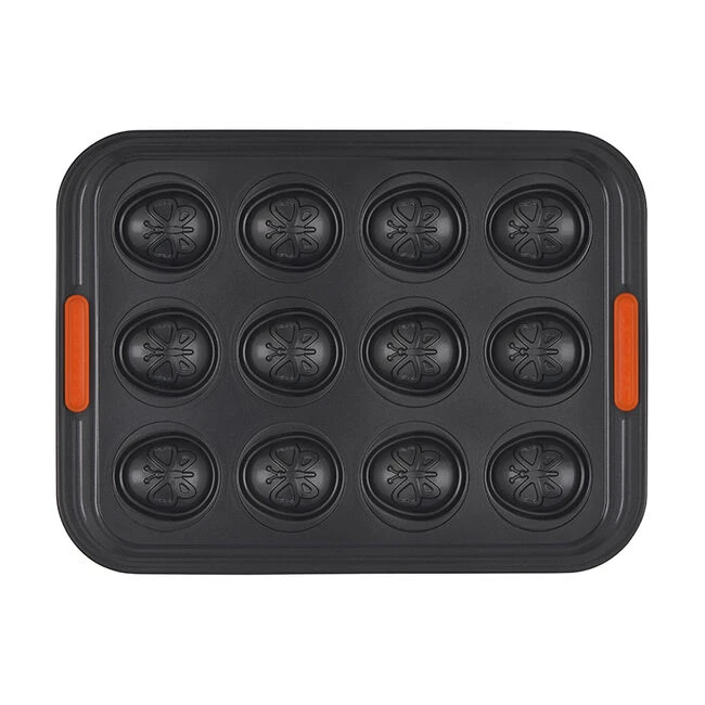 Le Creuset Easter Egg Cakelet Pan 5 Le Creuset Easter Egg Cakelet Pan - Image 5