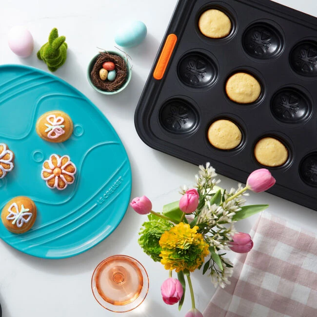 Le Creuset Easter Egg Cakelet Pan 3 Le Creuset Easter Egg Cakelet Pan - Image 3