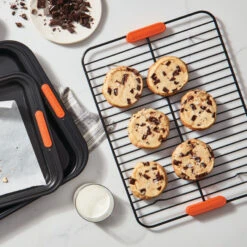 Le Creuset Nonstick Cooling Rack