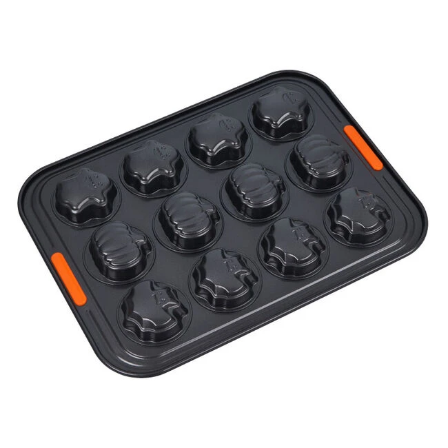 Le Creuset Halloween Cakelet Pan 3 Le Creuset Halloween Cakelet Pan - Image 3