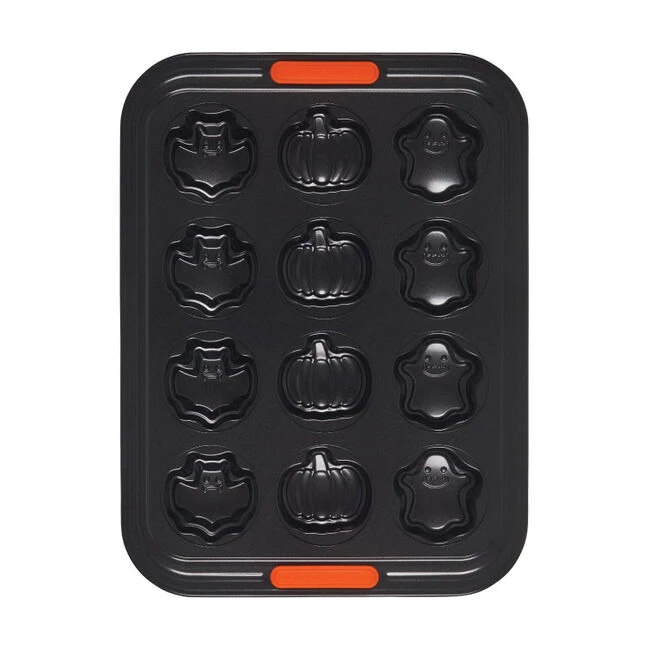 Le Creuset Halloween Cakelet Pan 4 Le Creuset Halloween Cakelet Pan - Image 4