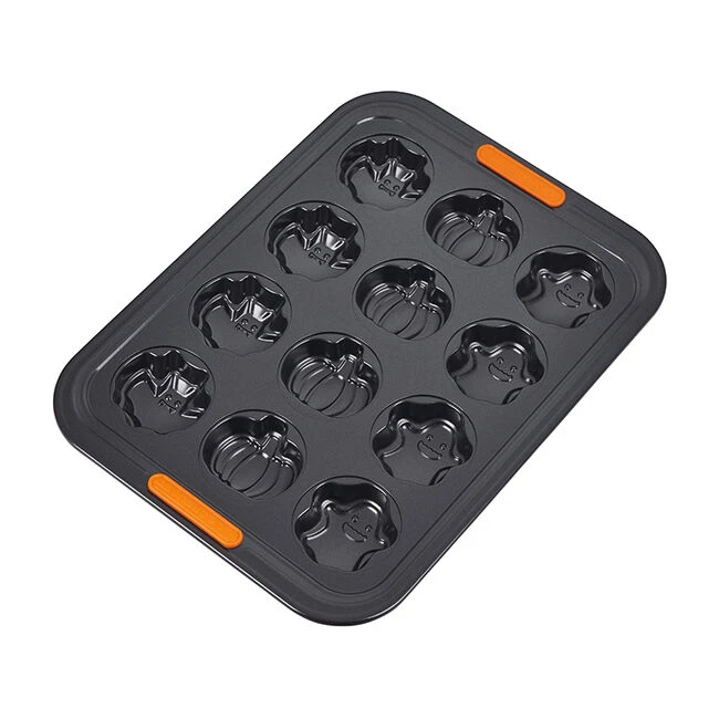 Le Creuset Halloween Cakelet Pan 5 Le Creuset Halloween Cakelet Pan - Image 5
