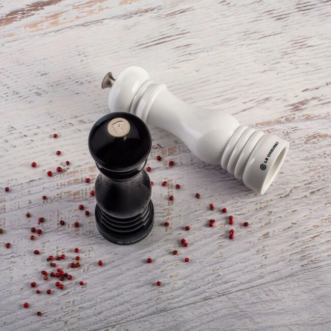 Le Creuset Salt And Pepper Mill Set 7 Le Creuset Salt And Pepper Mill Set - Image 7