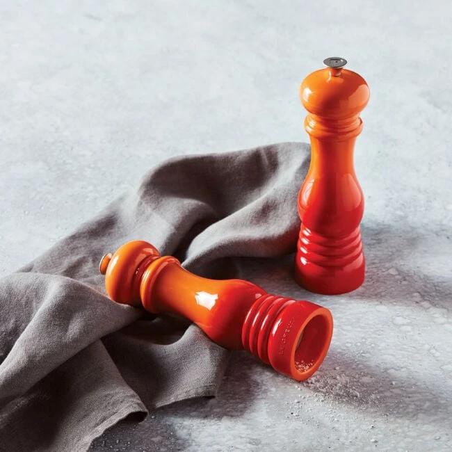 Le Creuset Salt And Pepper Mill Set 1 Le Creuset Salt And Pepper Mill Set
