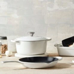 Le Creuset Signature Enameled Cast Iron 7-Piece Cookware Set 8 Le Creuset Signature Enameled Cast Iron 7-Piece Cookware Set -Le Creuset MS2210 7pc white set 3