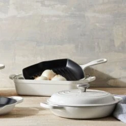 Le Creuset Signature Enameled Cast Iron 7-Piece Cookware Set 9 Le Creuset Signature Enameled Cast Iron 7-Piece Cookware Set -Le Creuset MS2210 7pc white set 4