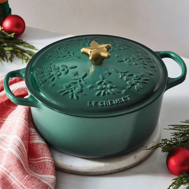 Le Creuset Noël Holiday Tree Round Dutch Oven 1 Le Creuset Noël Holiday Tree Round Dutch Oven