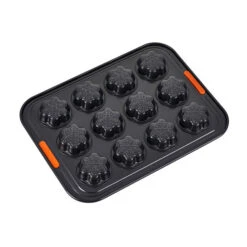 Le Creuset Snowflake Cakelet Pan 5 Le Creuset Snowflake Cakelet Pan -Le Creuset RS12935 MB301S 2 LPR
