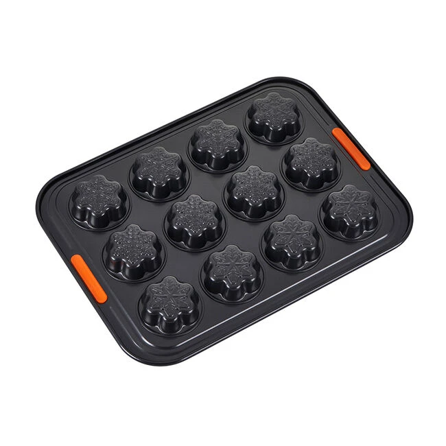 Le Creuset Snowflake Cakelet Pan 3 Le Creuset Snowflake Cakelet Pan - Image 3
