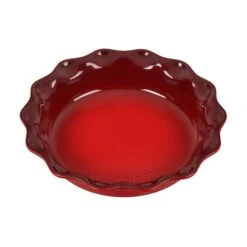Le Creuset Heritage Pie Dish 15 Le Creuset Heritage Pie Dish -Le Creuset RS17018 HeritagePieCerise 1 lpr