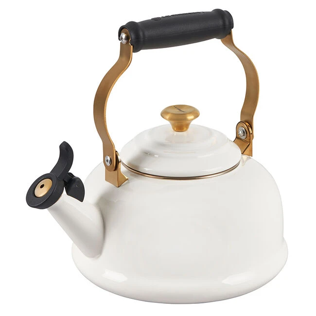 Le Creuset Noël Collection Classic Whistling Kettle 2 Le Creuset Noël Collection Classic Whistling Kettle - Image 2
