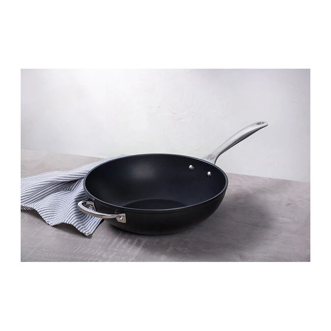 Le Creuset Toughened Nonstick PRO Stir-Fry Pan 4 Le Creuset Toughened Nonstick PRO Stir-Fry Pan - Image 4