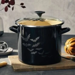Le Creuset 23 Le Creuset Bat Stockpot