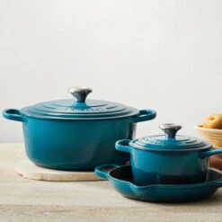 Le Creuset Round Dutch Oven 35 Le Creuset Round Dutch Oven -Le Creuset deep teal g1