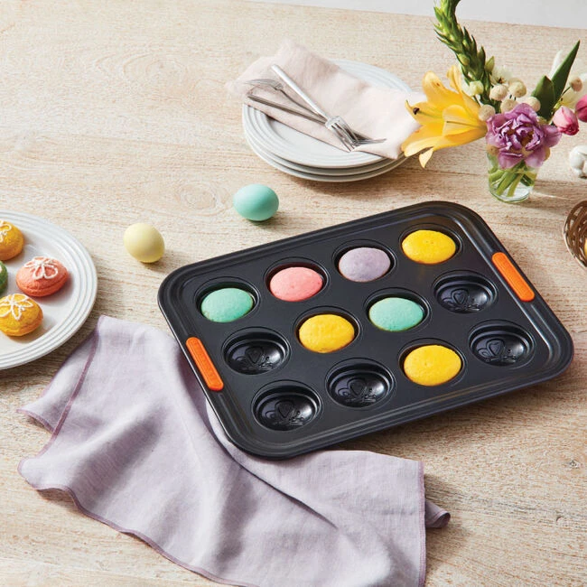 Le Creuset Easter Egg Cakelet Pan 7 Le Creuset Easter Egg Cakelet Pan - Image 7
