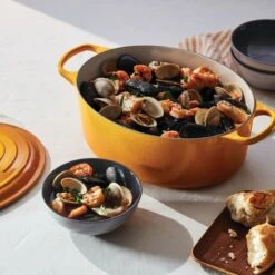 Le Creuset Oval Dutch Oven 13 Le Creuset Oval Dutch Oven -Le Creuset ls2502 g3