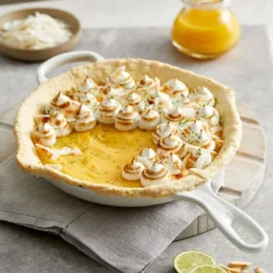 Le Creuset Signature Skillet 23 Le Creuset Signature Skillet -Le Creuset meringue skillet g02