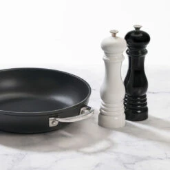 Le Creuset Salt And Pepper Mill Set 18 Le Creuset Salt And Pepper Mill Set -Le Creuset mills g13