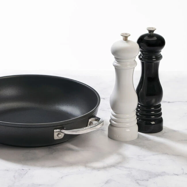 Le Creuset Salt And Pepper Mill Set 9 Le Creuset Salt And Pepper Mill Set - Image 9