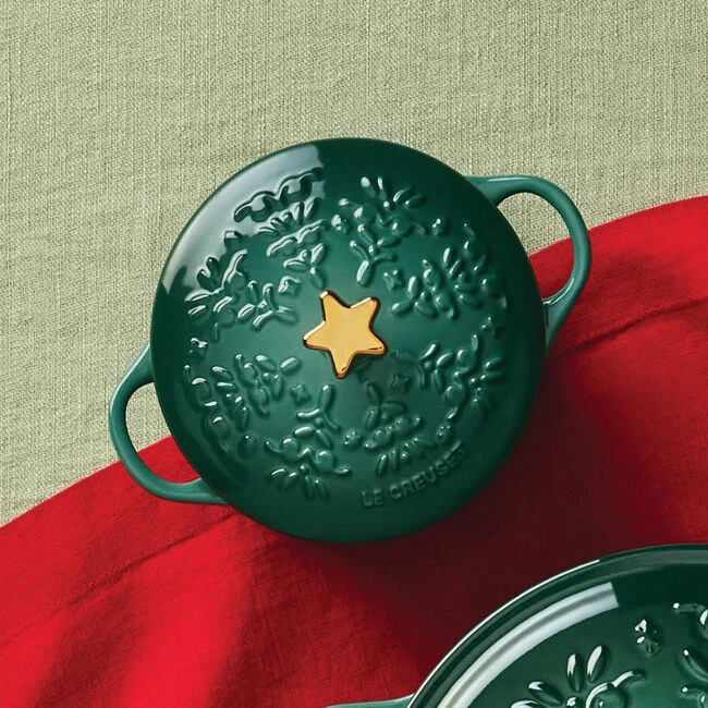 Le Creuset Noël Collection Mini Cocotte With Star Knob 3 Le Creuset Noël Collection Mini Cocotte With Star Knob - Image 3