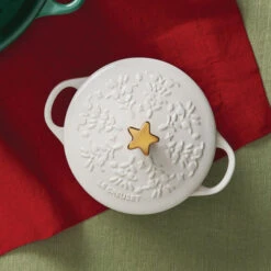 Le Creuset Noël Collection Mini Cocotte With Star Knob 12 Le Creuset Noël Collection Mini Cocotte With Star Knob -Le Creuset noel mini cocotte white