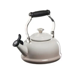 Le Creuset Classic Whistling Kettle 16 Le Creuset Classic Whistling Kettle -Le Creuset q3101 716ss