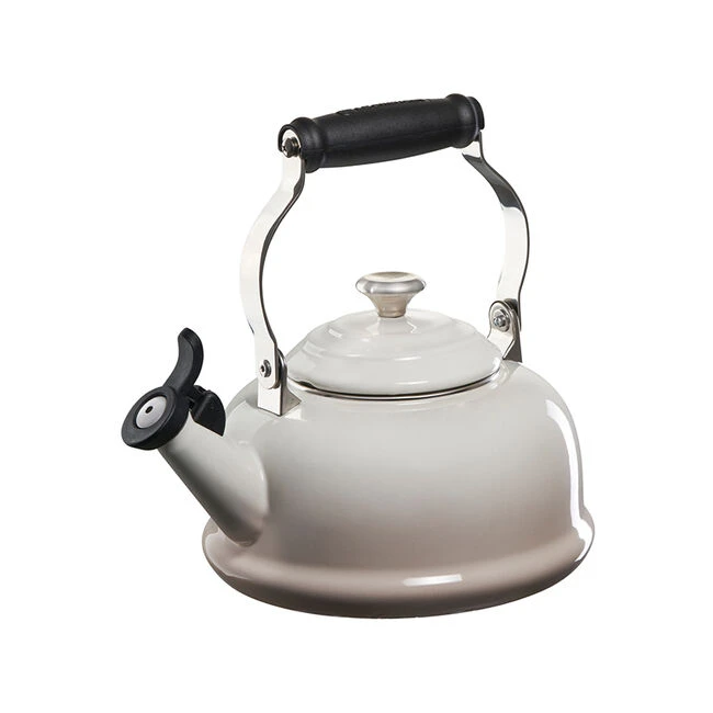 Le Creuset Classic Whistling Kettle 8 Le Creuset Classic Whistling Kettle - Image 8