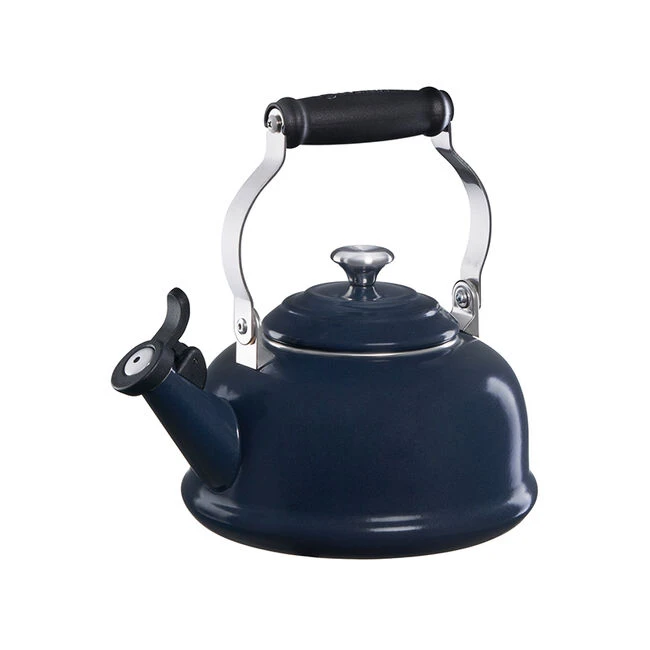 Le Creuset Classic Whistling Kettle 5 Le Creuset Classic Whistling Kettle - Image 5