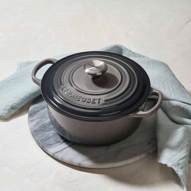 Le Creuset Round Dutch Oven 15 Le Creuset Round Dutch Oven - Image 15