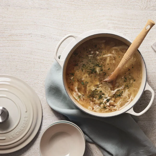 Le Creuset Round Dutch Oven 18 Le Creuset Round Dutch Oven - Image 18