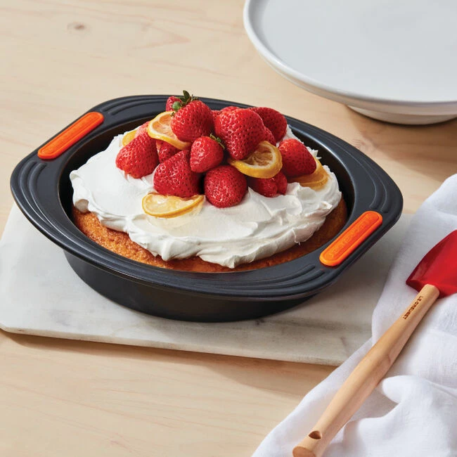 Le Creuset Round Cake Pan 3 Le Creuset Round Cake Pan - Image 3