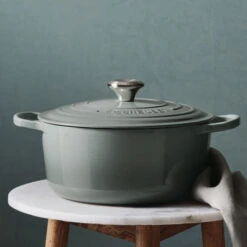 Le Creuset Round Dutch Oven 26 Le Creuset Round Dutch Oven -Le Creuset sea salt rdog01