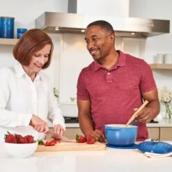 Le Creuset Signature Saucepan 17 Le Creuset Signature Saucepan -Le Creuset sig saucepan g03