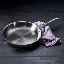 Le Creuset Stainless Steel Fry Pan 11 Le Creuset Stainless Steel Fry Pan -Le Creuset ss frypan g3