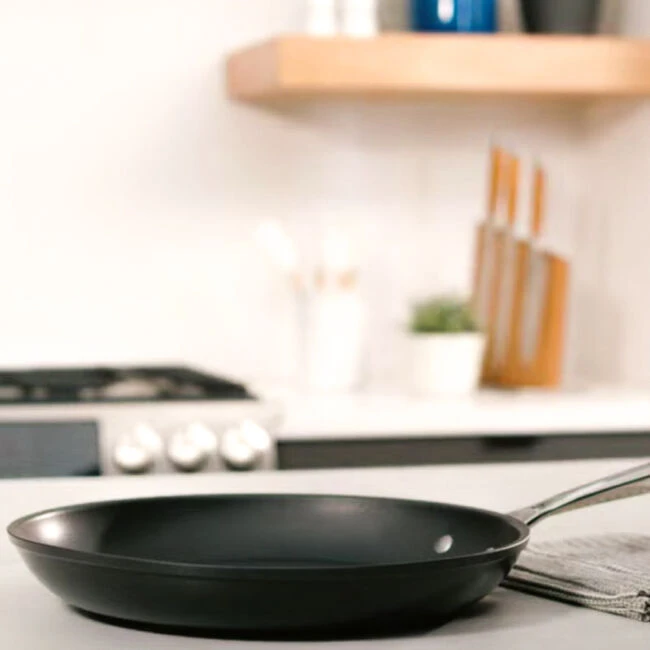 Le Creuset Toughened Nonstick PRO Fry Pan 4 Le Creuset Toughened Nonstick PRO Fry Pan - Image 4