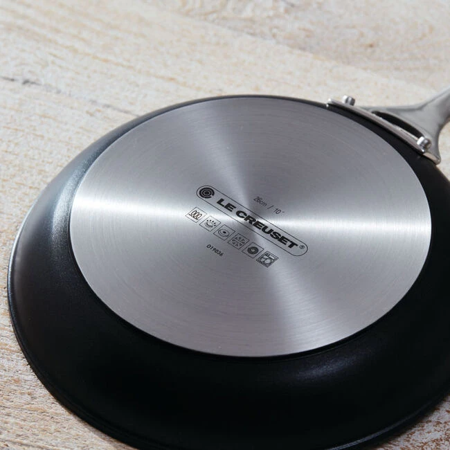 Le Creuset Toughened Nonstick PRO Fry Pan 9 Le Creuset Toughened Nonstick PRO Fry Pan - Image 9