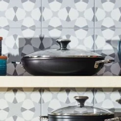 Le Creuset Toughened Nonstick PRO Braiser 9 Le Creuset Toughened Nonstick PRO Braiser -Le Creuset tnsp8100 30 g4