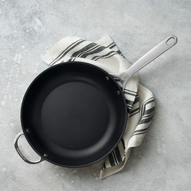 Le Creuset Toughened Nonstick PRO Deep Fry Pan 5 Le Creuset Toughened Nonstick PRO Deep Fry Pan - Image 5