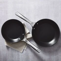 Le Creuset 37 Le Creuset -Le Creuset tnspro fry pans set2 g002